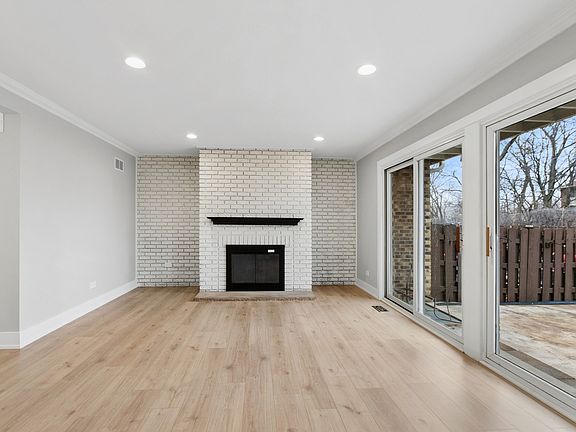 3rd image of 27 Sorrento Dr