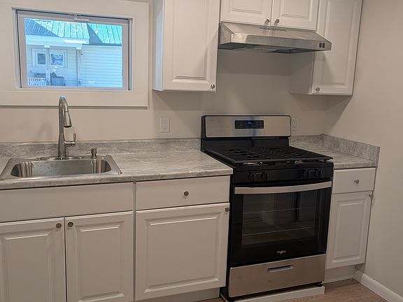 Right side of kitchen
