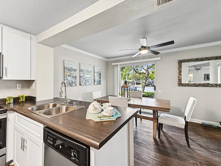 Hidden Hills Condominium Rentals — Photo 6