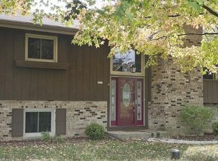 2990 S Rolling Dr, New Berlin, WI 53146