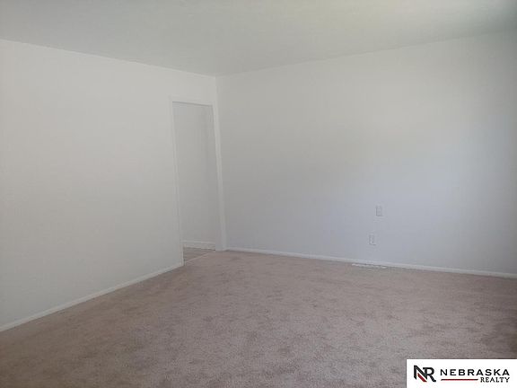 4th image of 7301 S 69th St