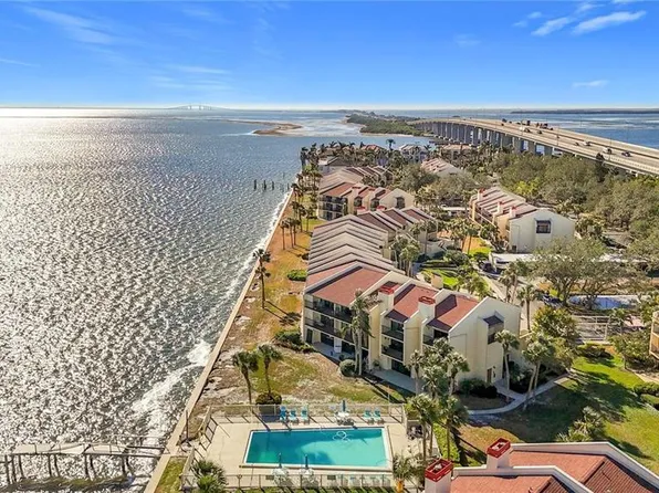 7520 Sunshine Skyway Ln S APT 110, Saint Petersburg, FL 33711