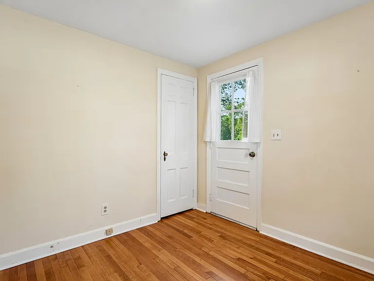 47 Rose Ave — Photo 17