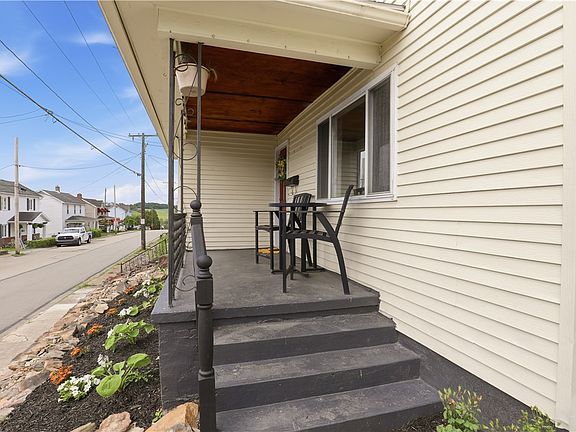 4th image of 136 Morewood St