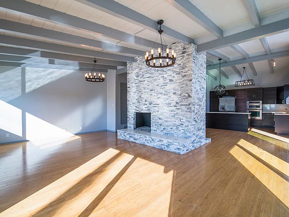 4th image of 5912 Stoneview Dr