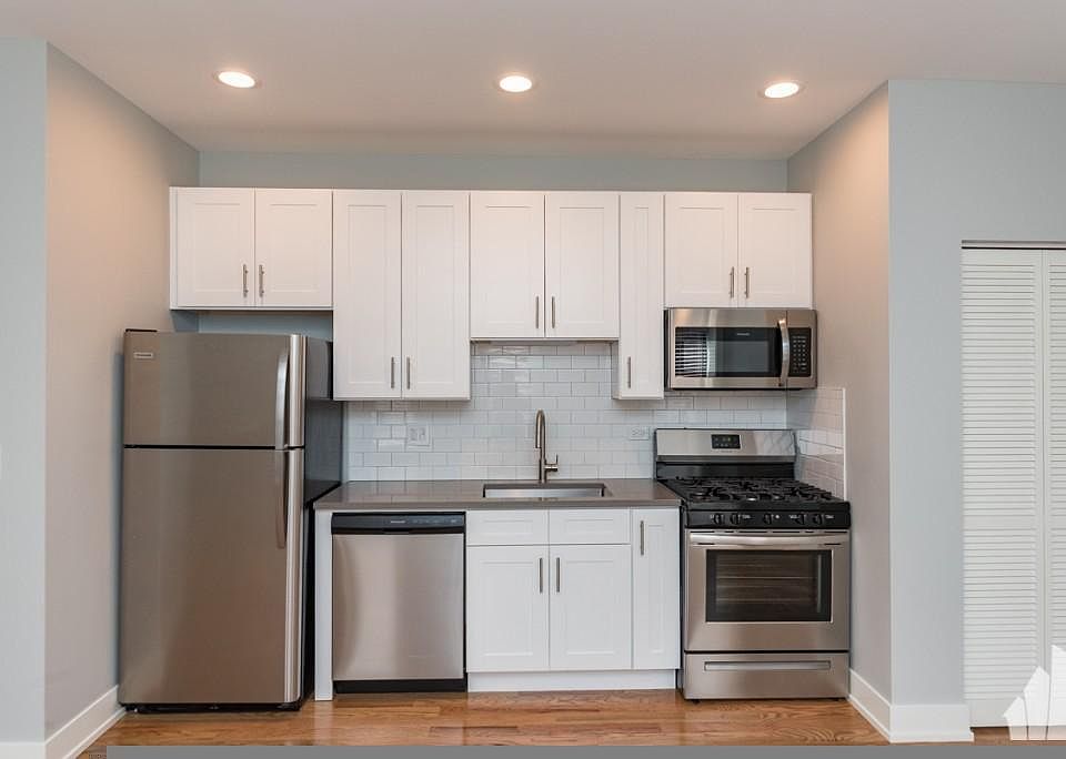 1st image of 358 W Dickens Ave #356-4