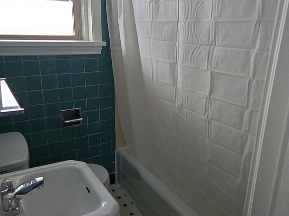4th image of 196 Searsport Ave #10