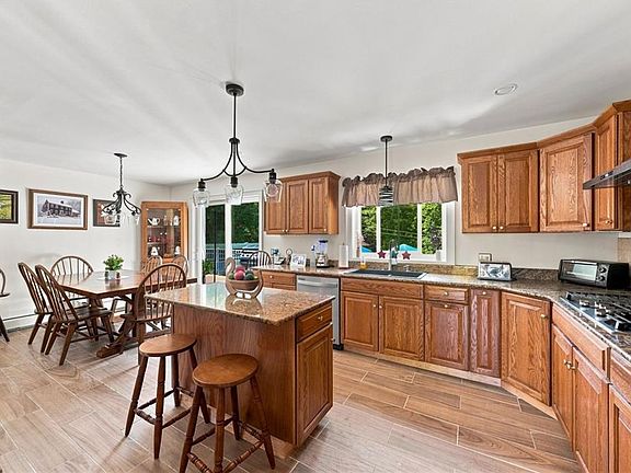 5th image of 11 Pachet Brook Rd