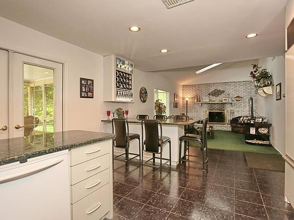 5th image of 12 Babbling Brook Ln