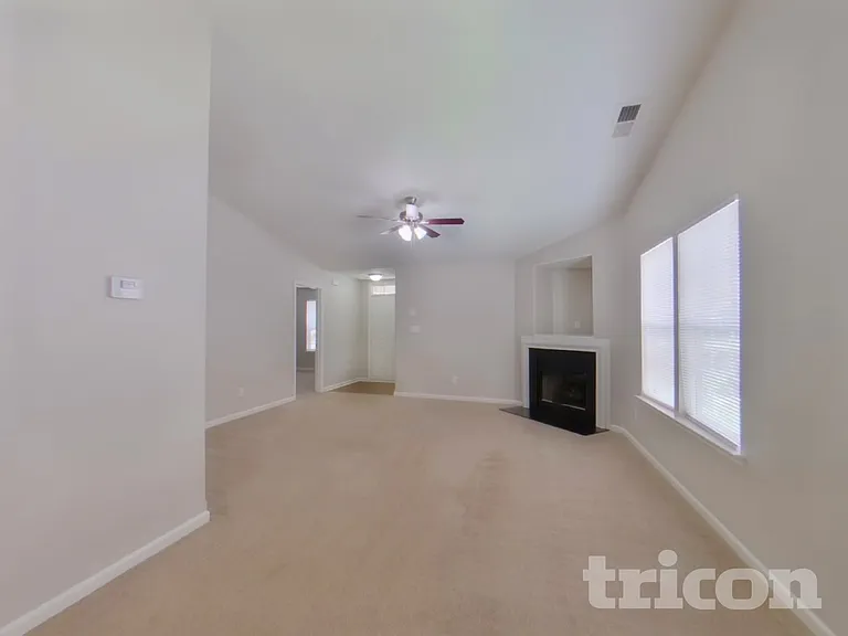 3033 Salmon River Dr — Photo 2