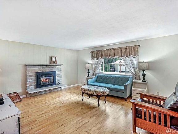 4th image of 1296 NW Chrey Ln