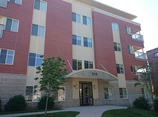 310 Hammond Pond Pkwy UNIT 202, Brookline, MA 02467