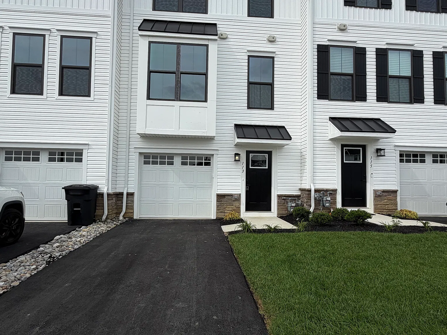 3 bed, 1980 sqft, $4,300 — Photo 1