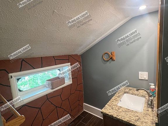 4th image of 716 Lewis St APT 5