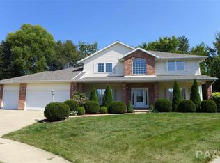 10600 N Strawn Ct, Peoria, IL 61615