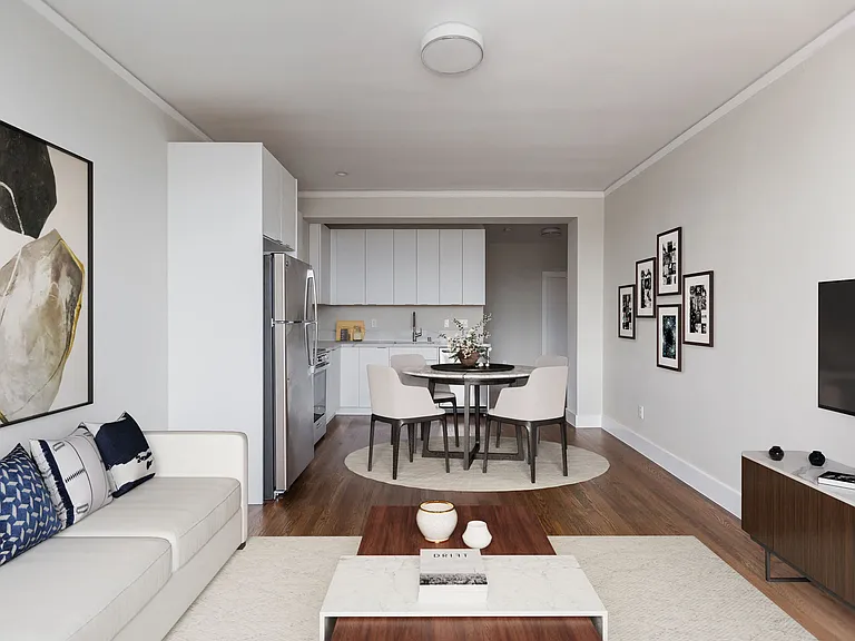 2222 Leavenworth St — Photo 3