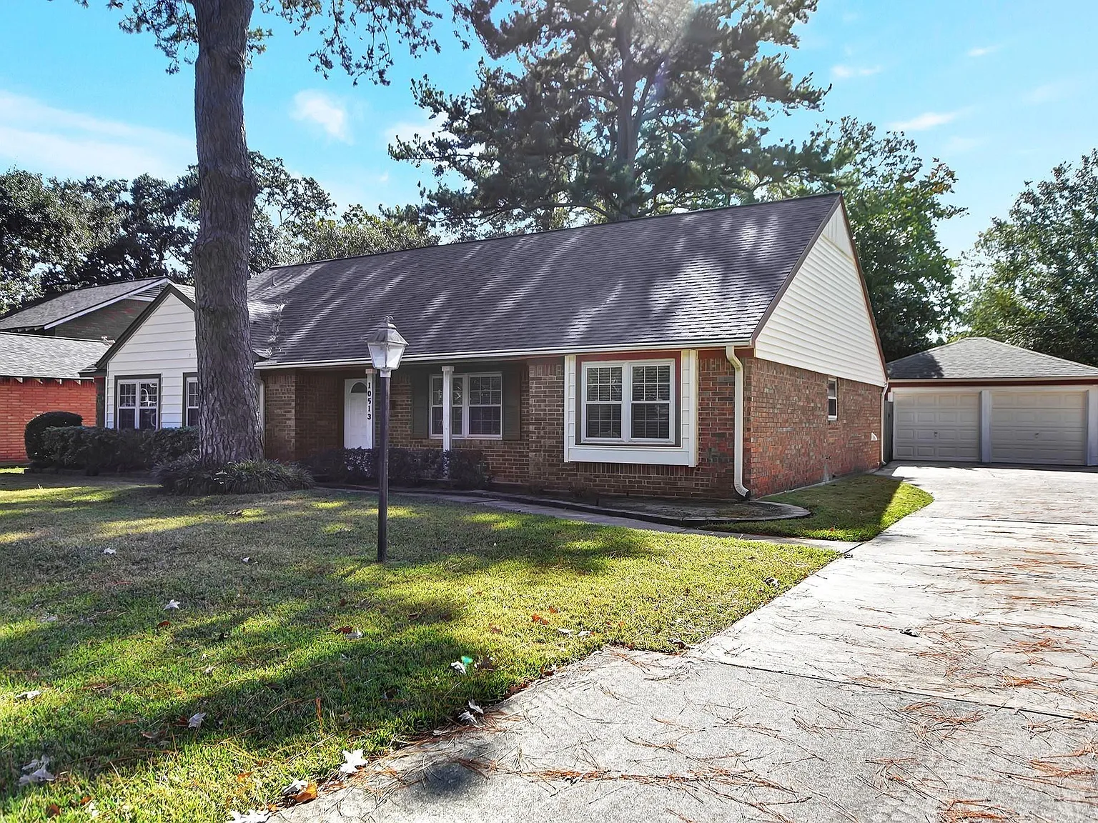 4 bed, 2.0 bath, 1996 sqft, $2,500 — Photo 3