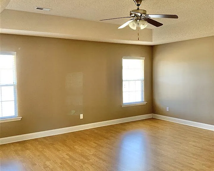 115 E Crest Way — Photo 9