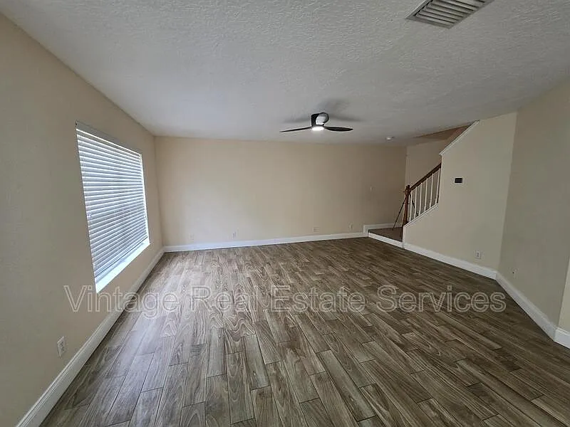 3 bed, 2.5 bath, 1408 sqft, $1,950 — Photo 4