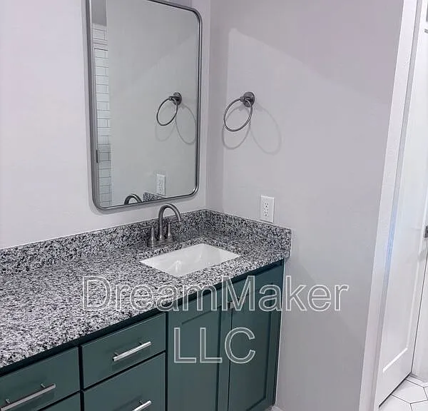 1902 Hollow Crest Ct — Photo 11