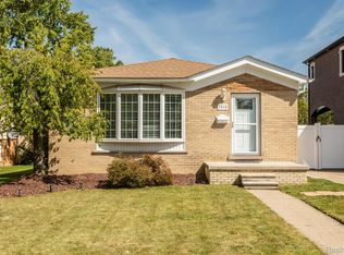 7010 Plainfield St, Dearborn Heights, MI 48127