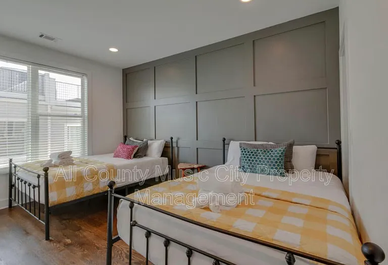 3009 Delaware Ave — Photo 8