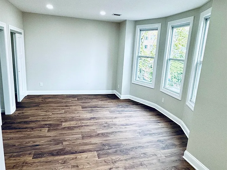 118 Parkview Ave #2 — Photo 17