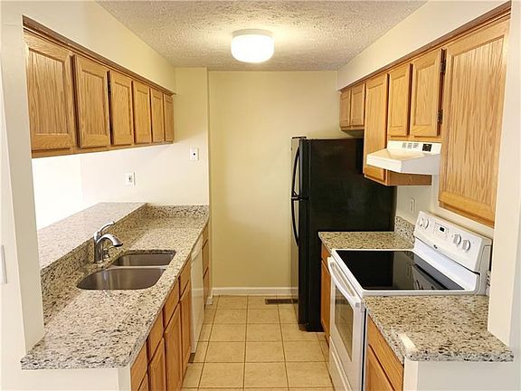 5th image of 215 Clearbrook Ct