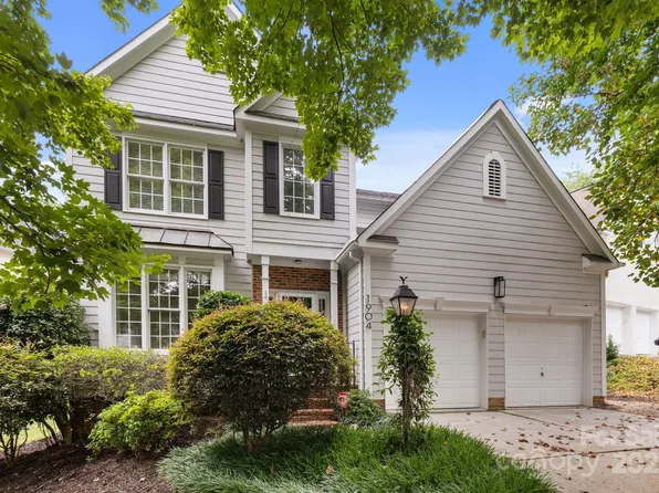 1904 Dearmon Dr, Charlotte, NC 28205