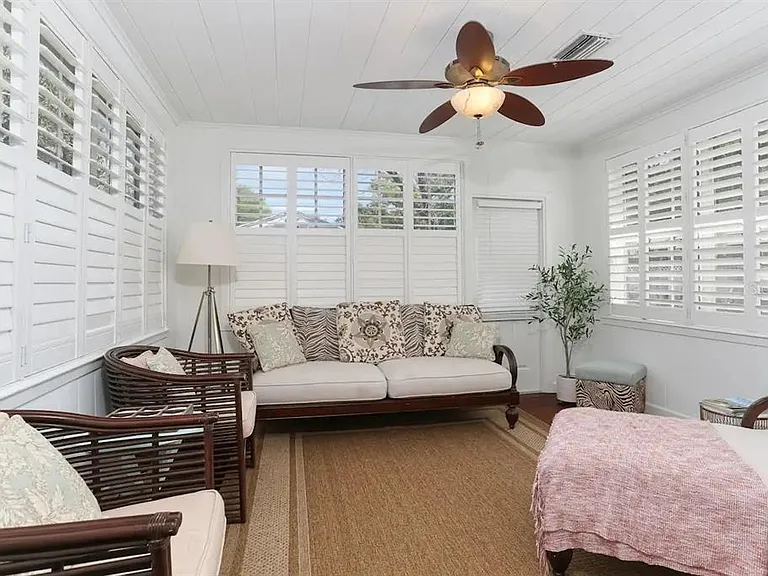 4014 W Palmira Ave — Photo 19