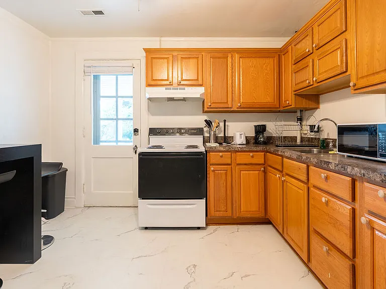 315 Frederick St #B — Photo 3