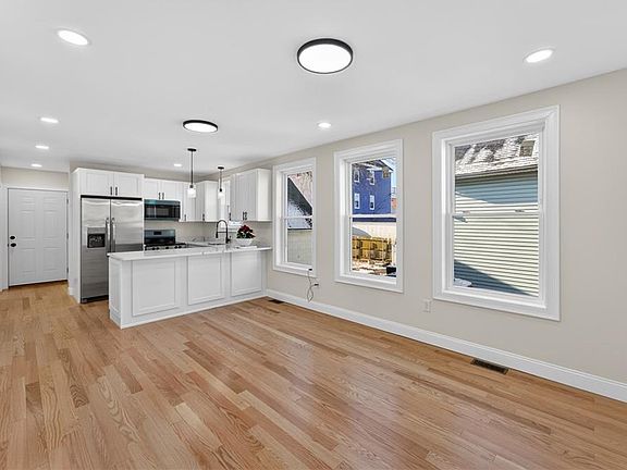3rd image of 136 Houston St