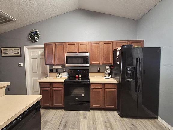 2nd image of 18 Pine Course Loop