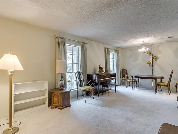 5th image of 2115 Park Hill Dr