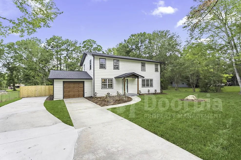 Beautiful 4 Bedroom, 2.5 Bathroom With A Pool — Photo 3