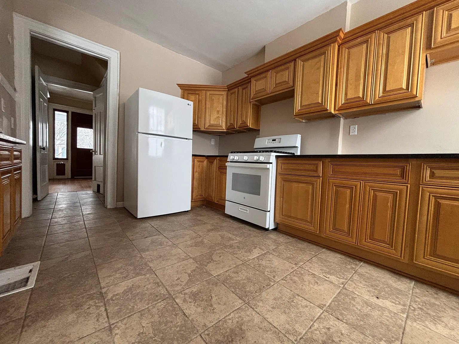 3 bed, 1600 sqft, $2,295 — Photo 4