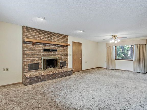 4th image of 6 Angelina Dr