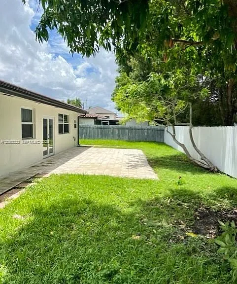 9845 NW 25th Ter — Photo 33