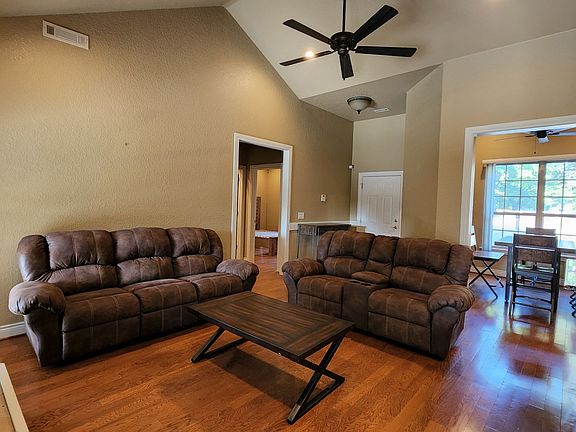 5th image of 1589 N Sang Ave