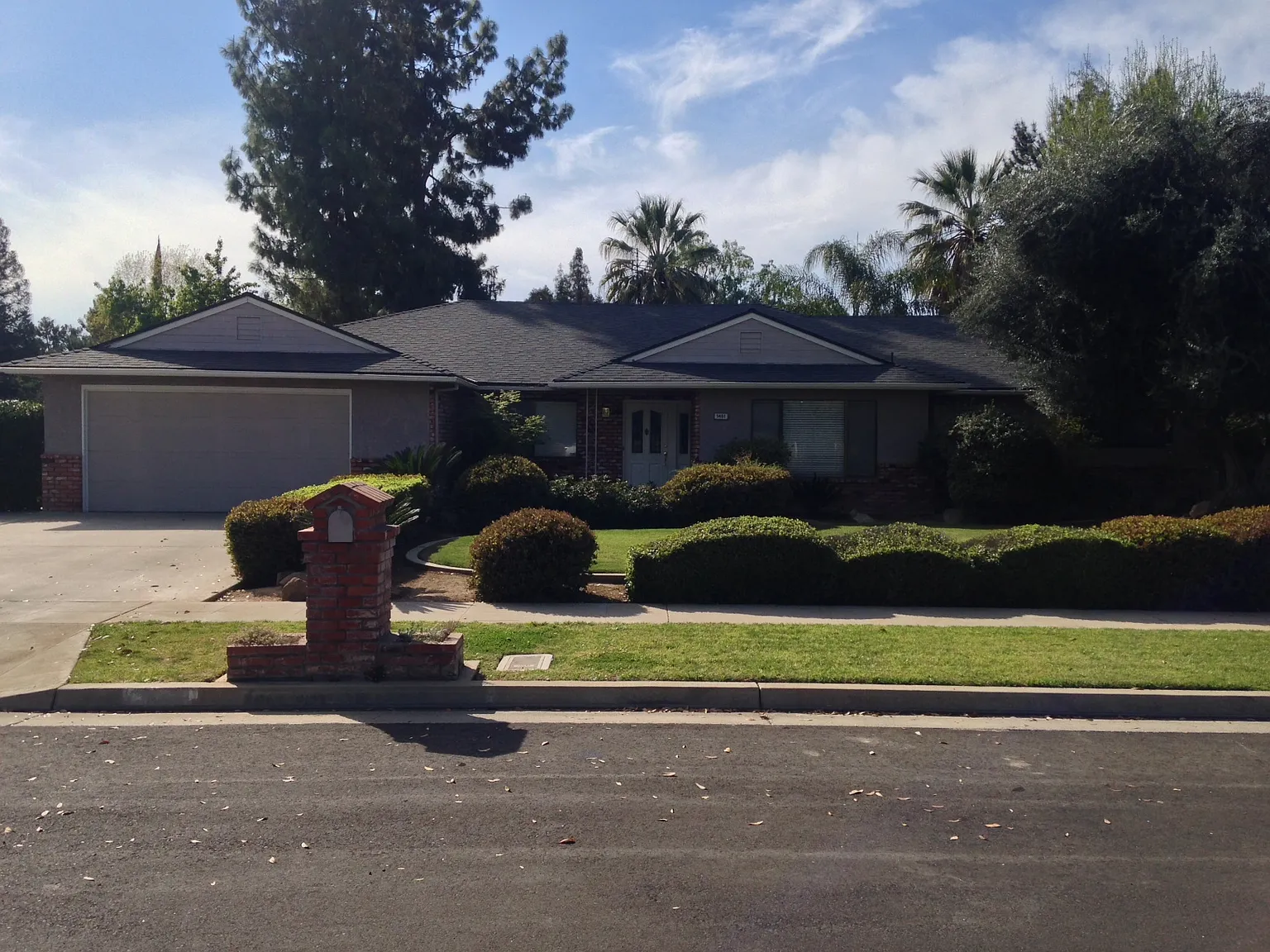 5461 N Hazel Ave photo 1