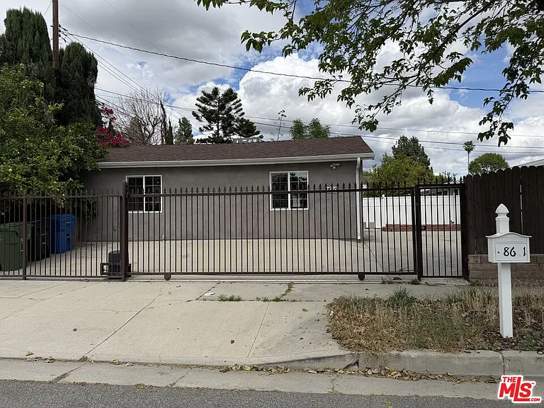 18601 Hiawatha St — Photo 22