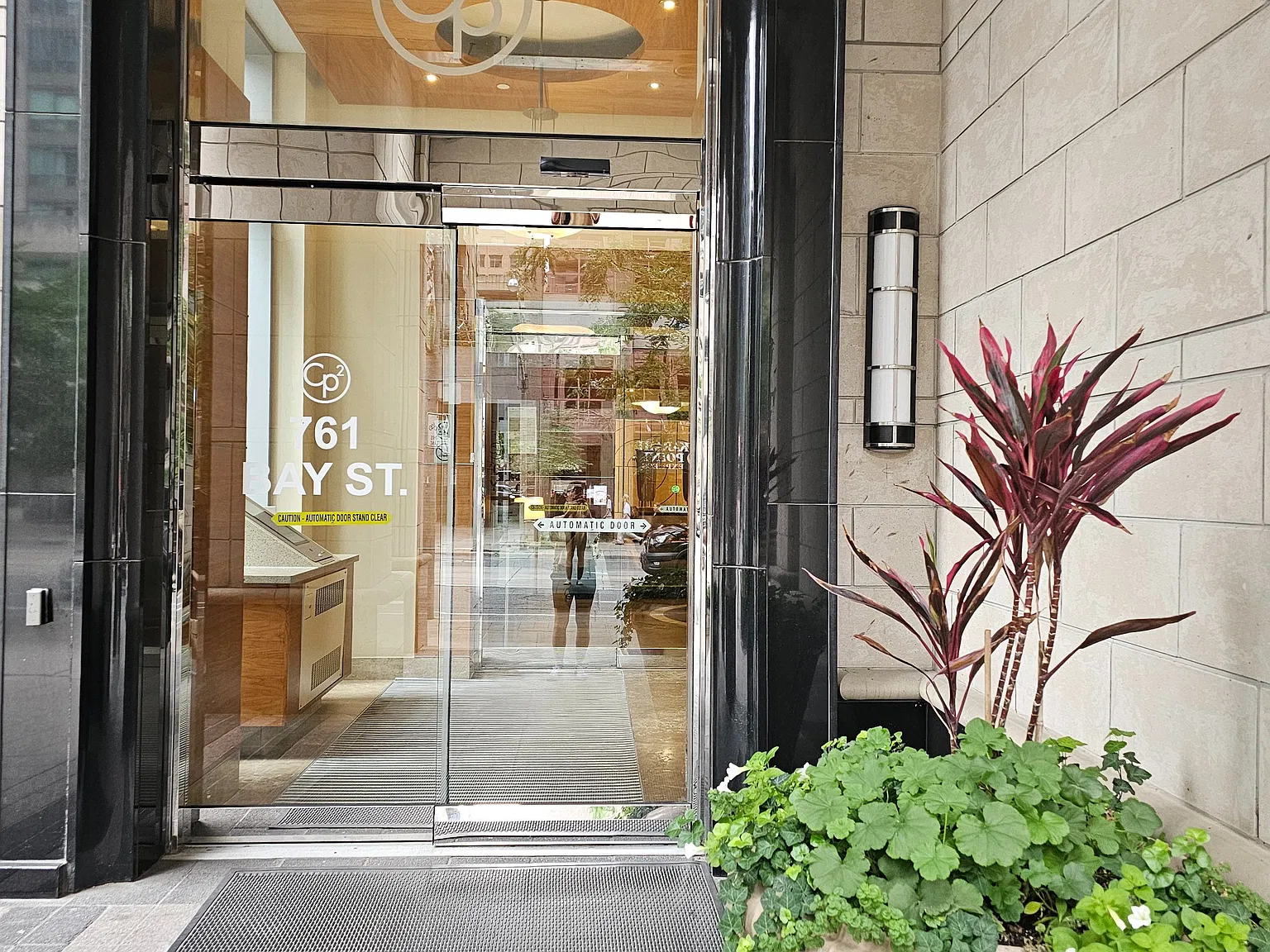 1 bed, $2,400 — Photo 2