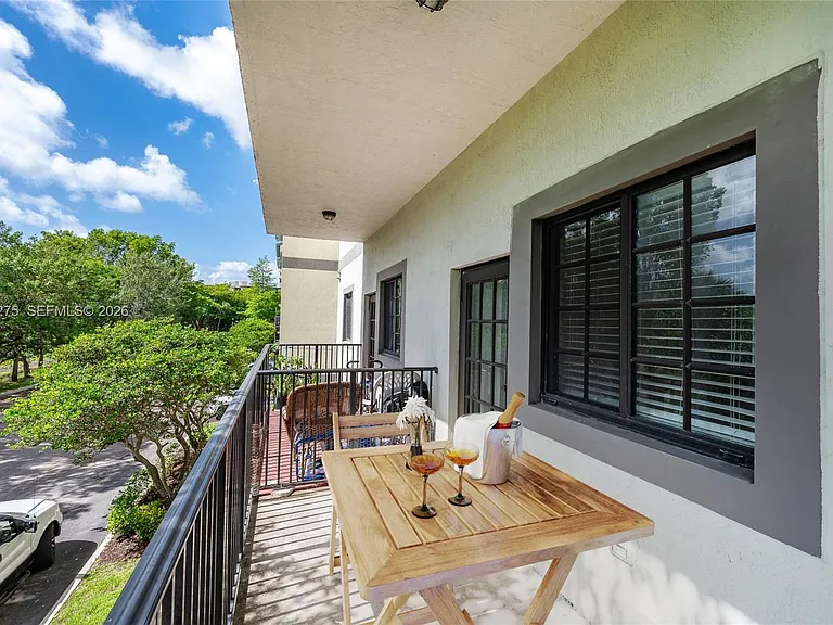 2851 Riverside Dr #207 — Photo 28