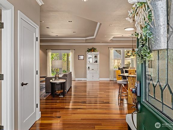 3rd image of 1203 N Canterbury Drive