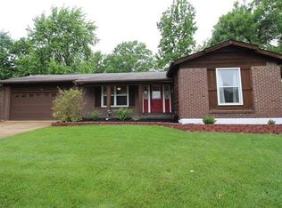 1228 Green Falls Dr, Fenton, MO