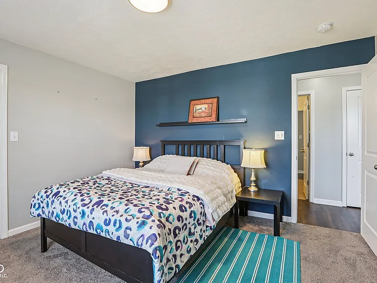 6673 Laurelwood Dr — Photo 24