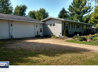 E8551 Island Rd, Manawa, WI 54949