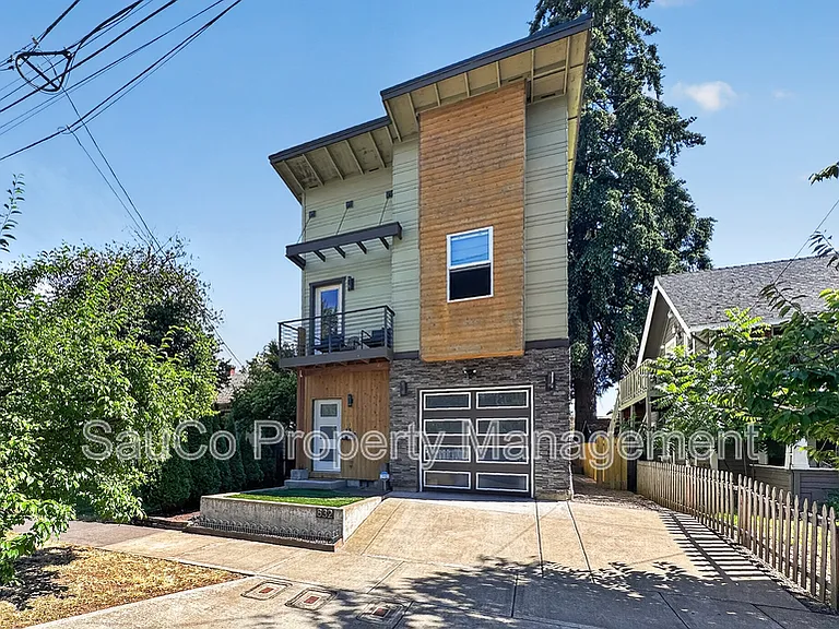 832 SE Cedar St — Photo 2