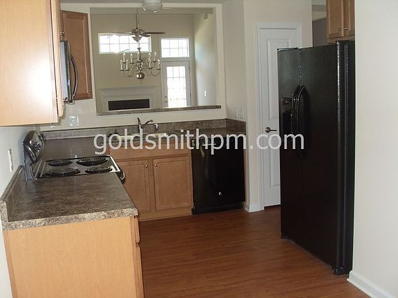 3rd image of 406 Cedar Pines Dr