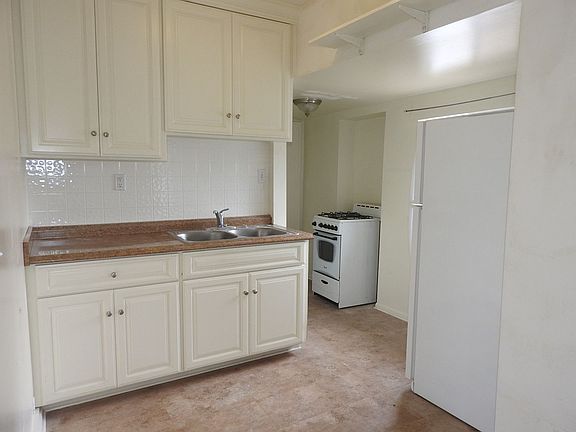 2nd image of 4833-39 Del Monte Ave #4833